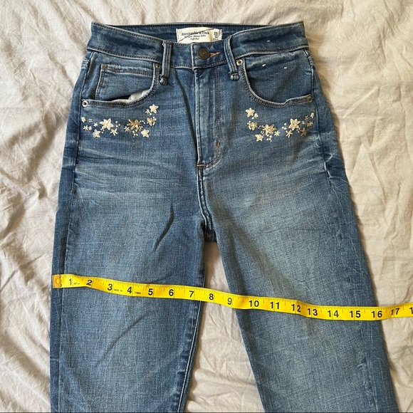 Abercrombie & Fitch Midrise Embroidered Skinny Jeans - Picture 16 of 16